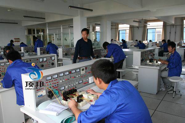 通用電工電子實(shí)驗(yàn)室設(shè)備