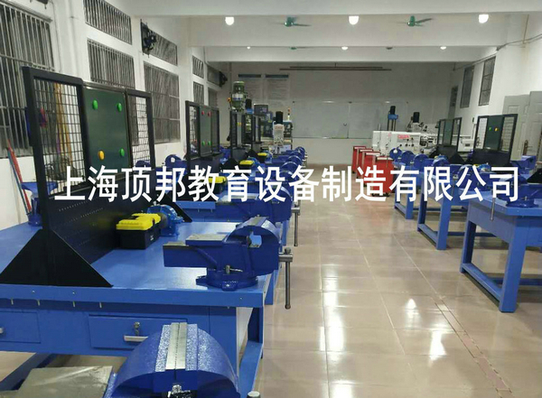 鉗工工作臺(防護(hù)網(wǎng)B)