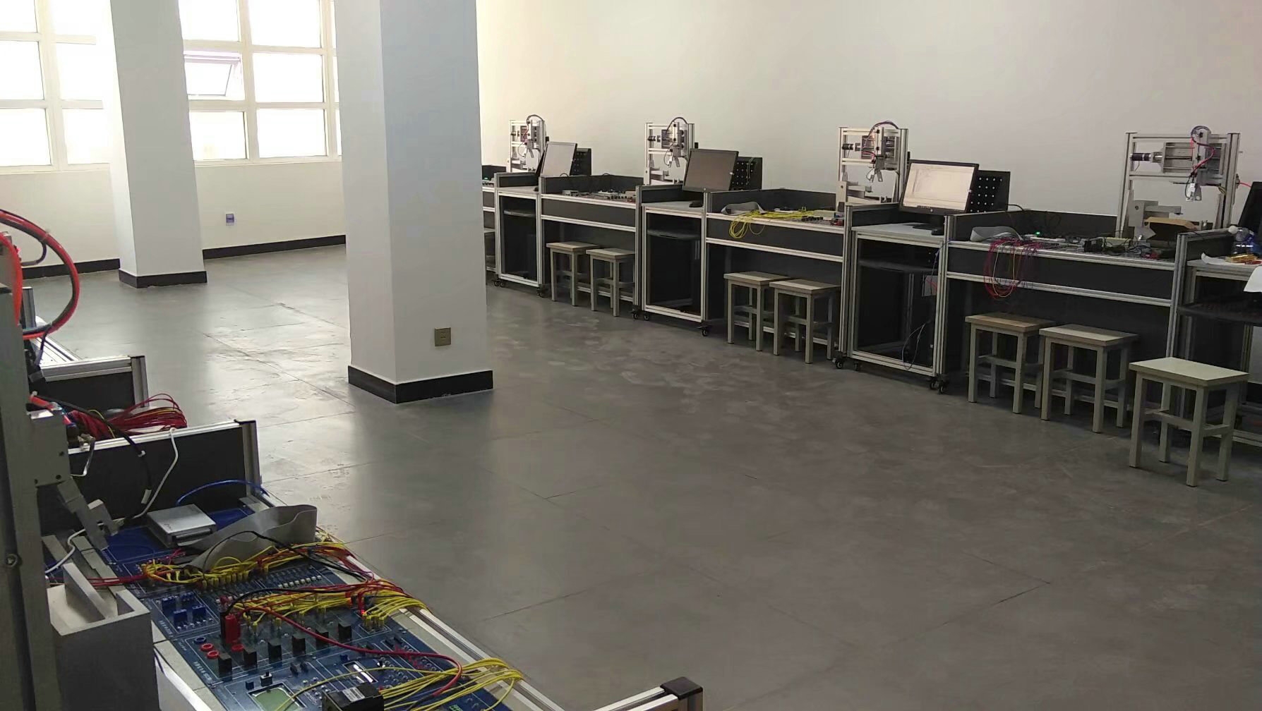 單片機(jī)應(yīng)用實訓(xùn)考核裝置