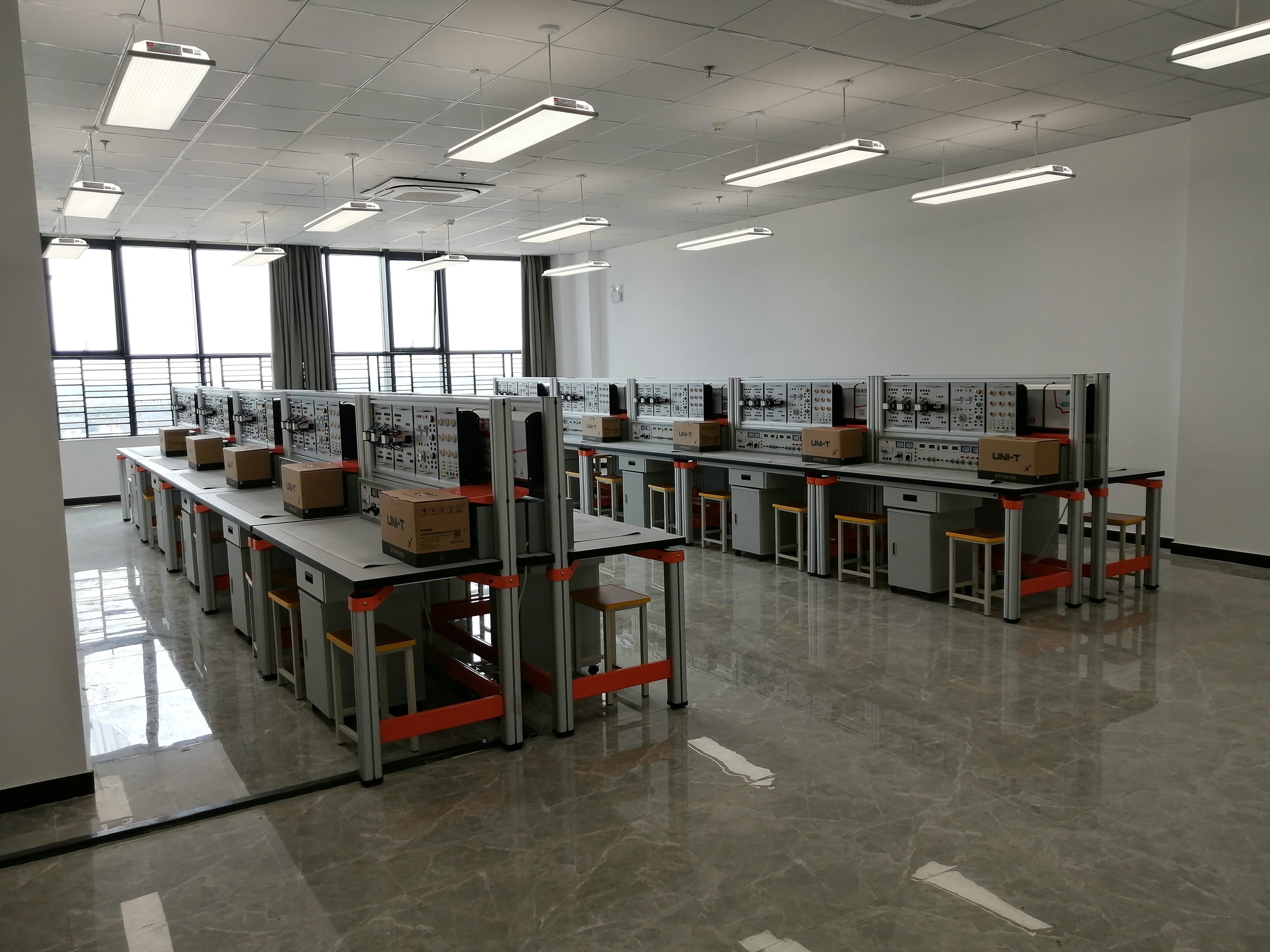 ͨ��늹������ϣ���ֱ��늙C(j��)����(sh��)�(y��n)�_