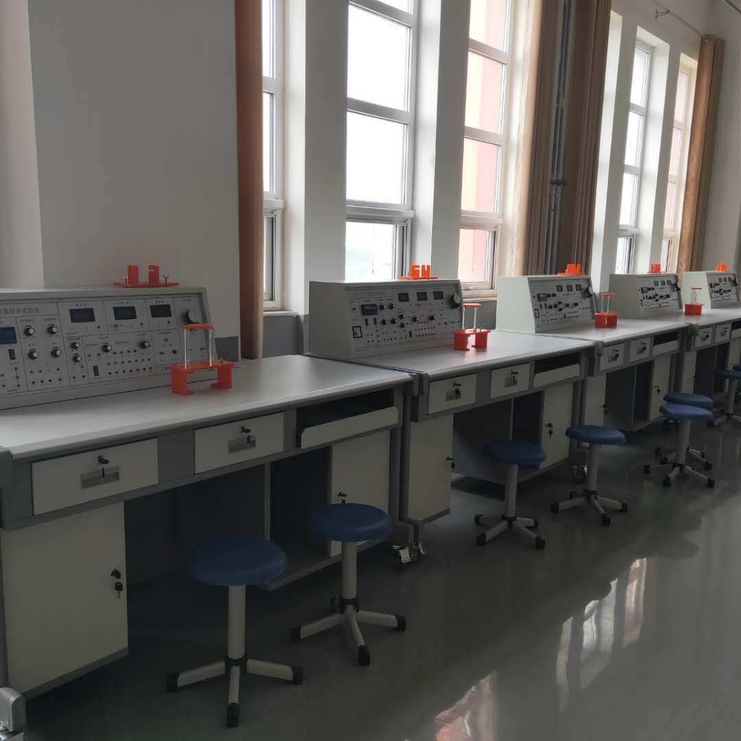 �z�y�c�D�Q���g��Ӗ�b��