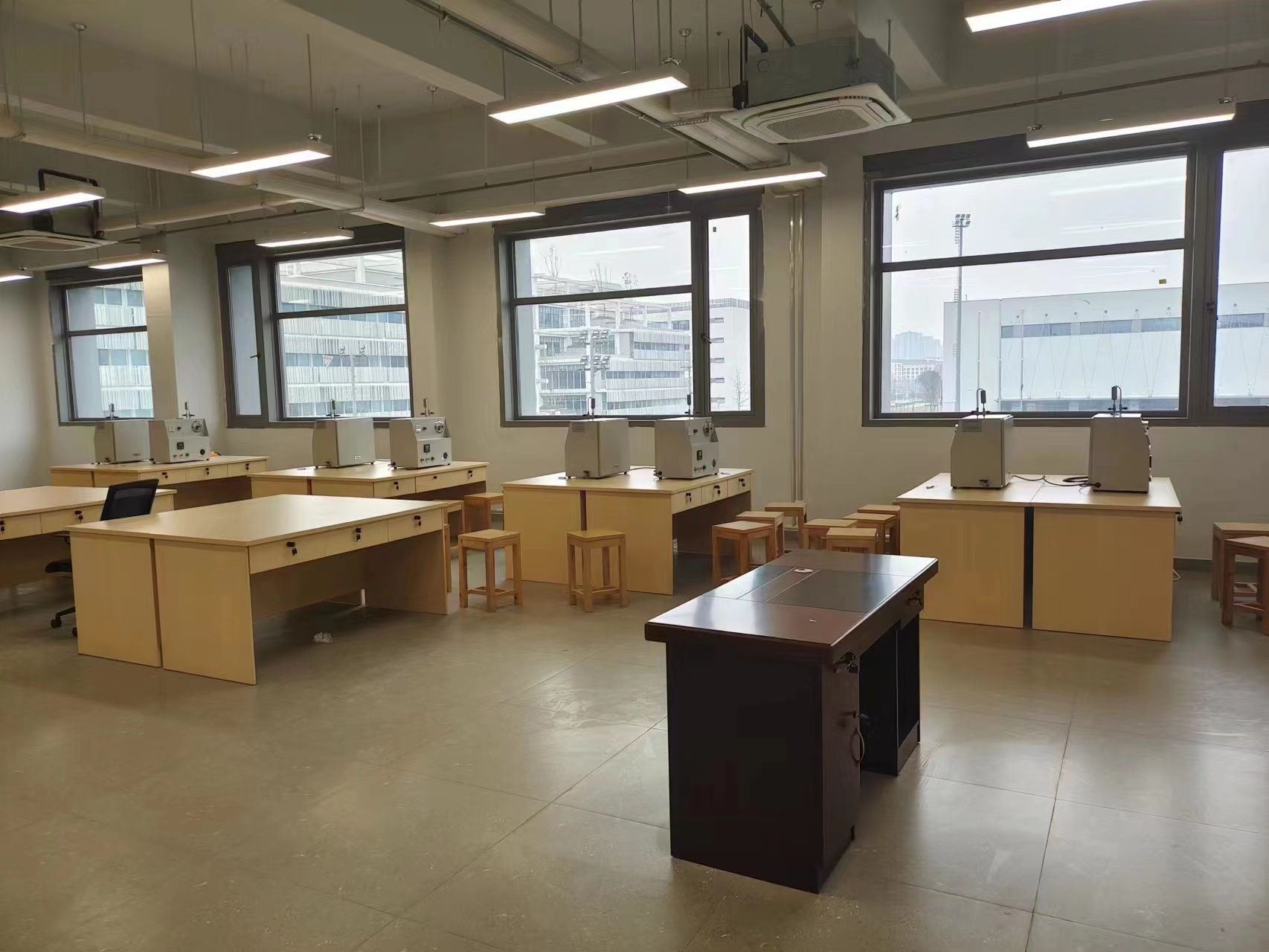 �����P-T�P(gu��n)ϵ���x