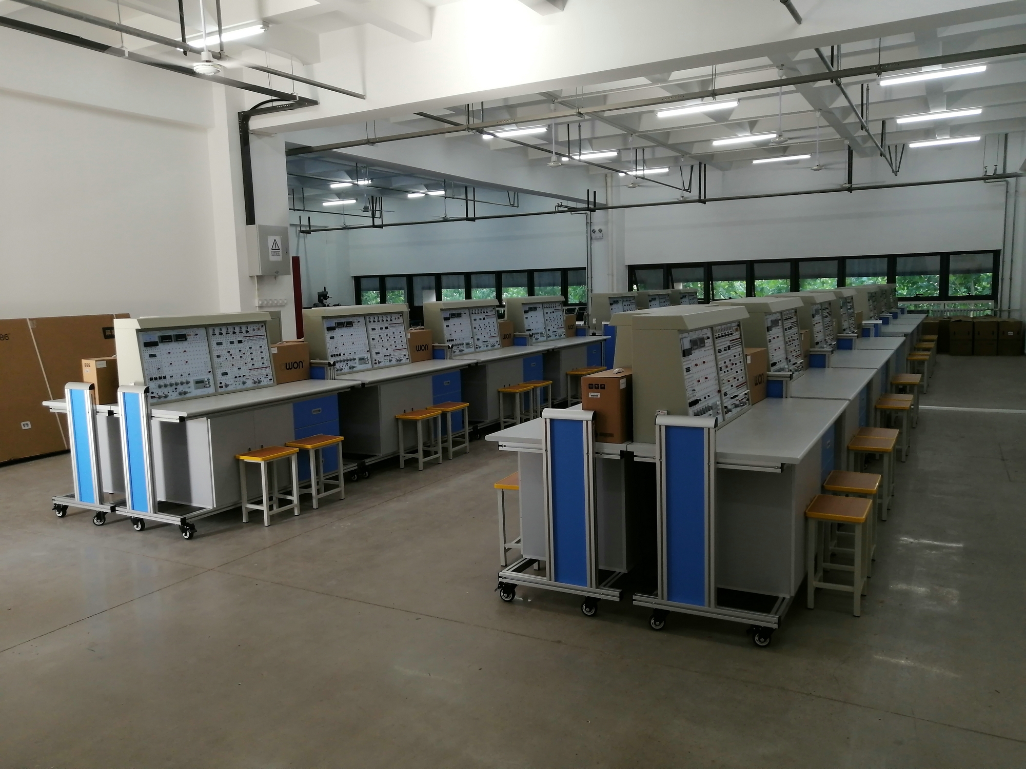 電子學(xué)綜合實驗裝置